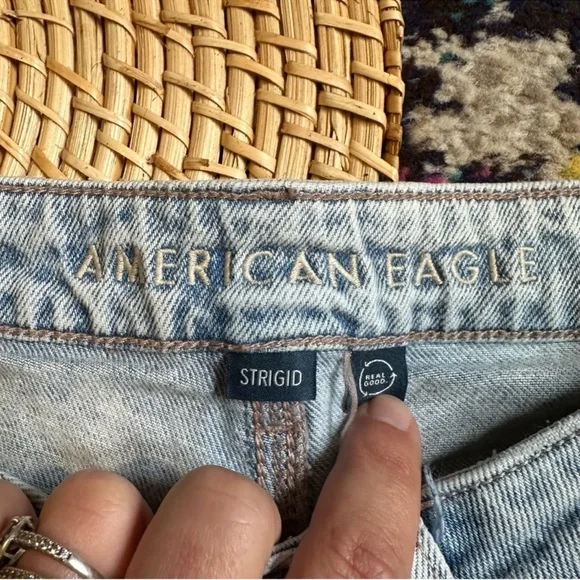 American Eagle Strigid Denim Mom Short Distressed Womens 4 Blue - Picture 5 of 9
